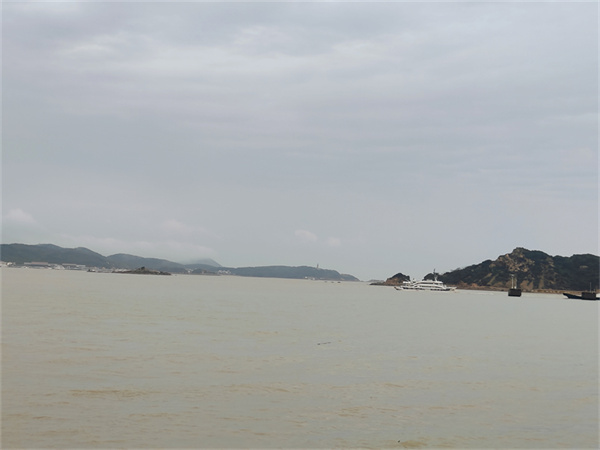 海葬时用什么装骨灰-1